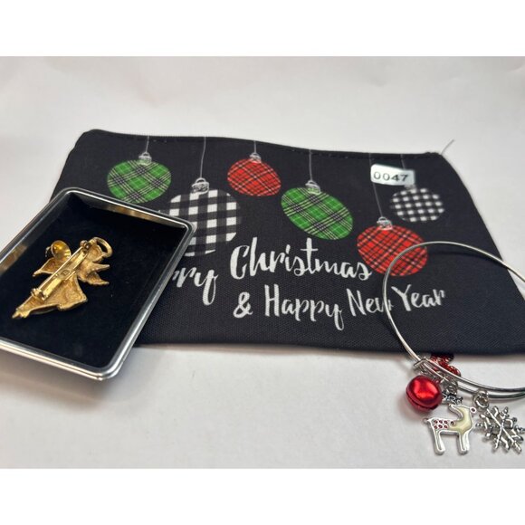 Gold Angel Pin Brooch & Christmas Charm Bracelet Set With Festive Pouch - Picture 2 of 3